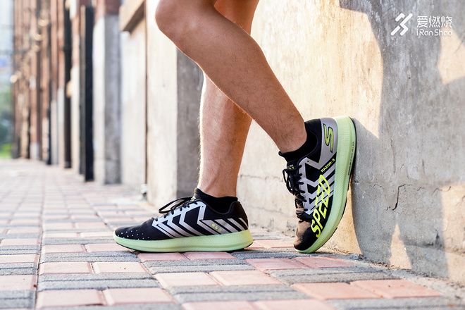 跑鞋 | 隐藏的尖峰时刻 Skechers GOrun Razor 3 Hyper