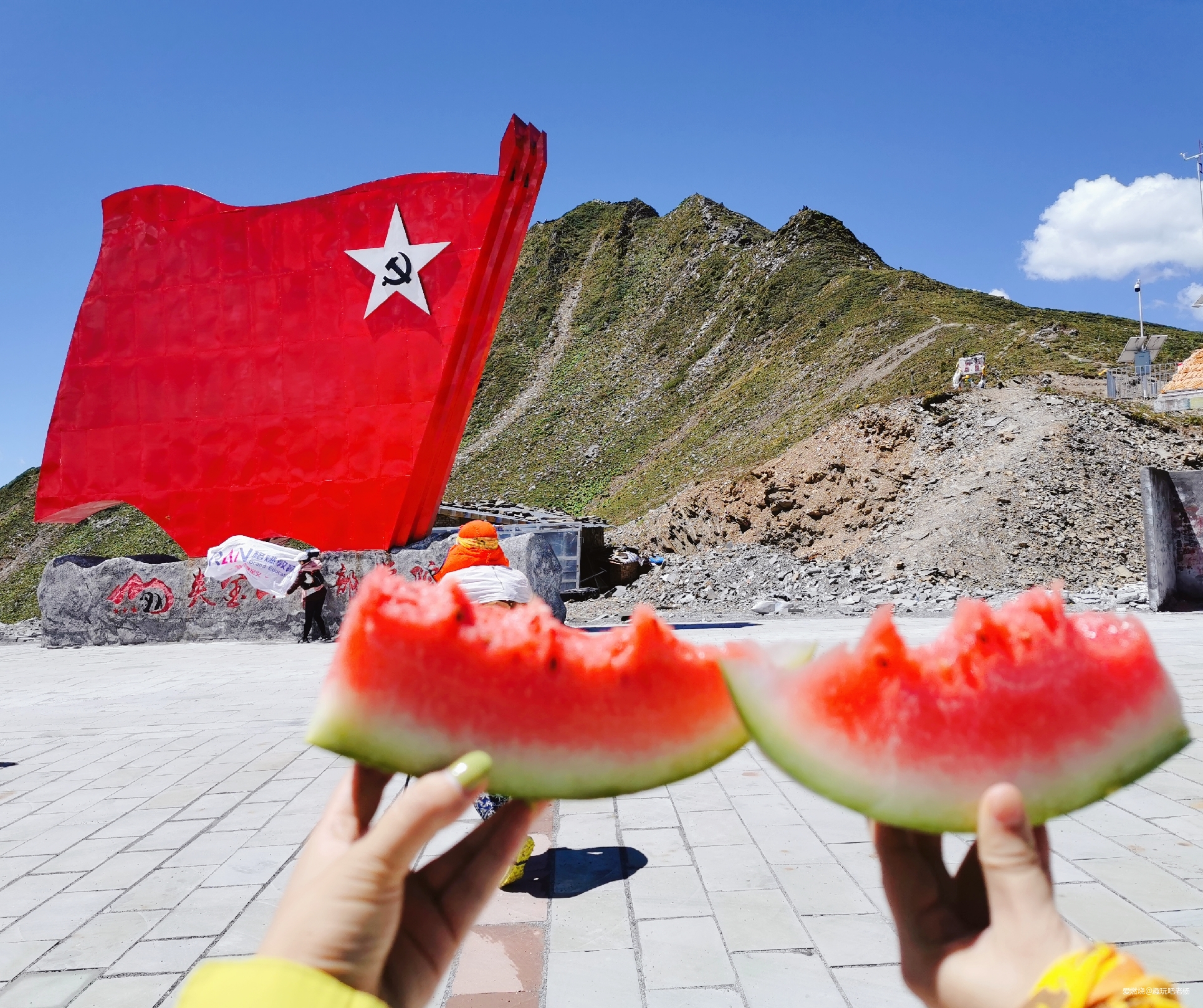 中秋的月饼，黄龙的茶饼，画个大饼，填不满的是那颗满世界去野的心