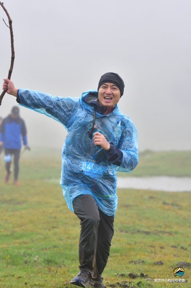 中秋的月饼，黄龙的茶饼，画个大饼，填不满的是那颗满世界去野的心