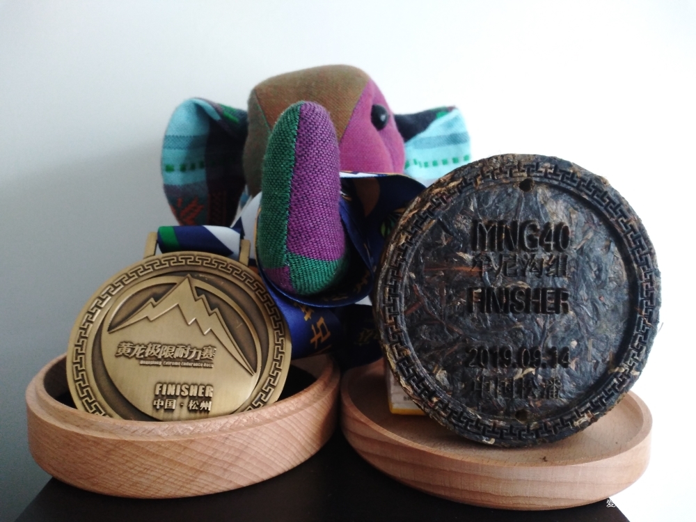 中秋的月饼，黄龙的茶饼，画个大饼，填不满的是那颗满世界去野的心