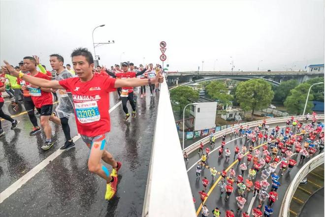 2019长沙国际马拉松雨中火辣开跑！驰骋一江两岸，感受星城巨变！