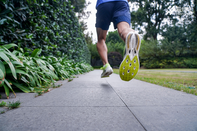 跑鞋 | 李宁䨻飞电竞速跑鞋 国产跑鞋的新巅峰