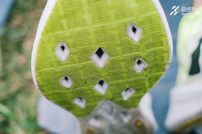 跑鞋 | 李宁䨻飞电竞速跑鞋 国产跑鞋的新巅峰