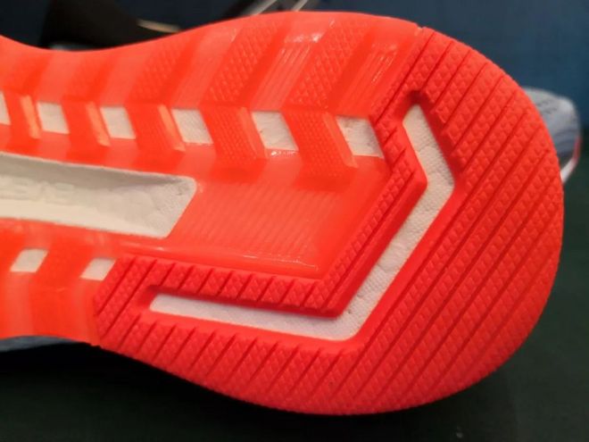 全新胜利,载誉归来-Saucony Triumph Iso5跑鞋开箱评测