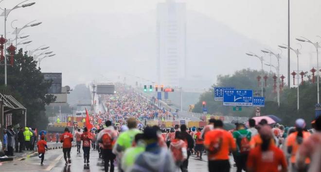 2019长沙国际马拉松雨中火辣开跑！驰骋一江两岸，感受星城巨变！