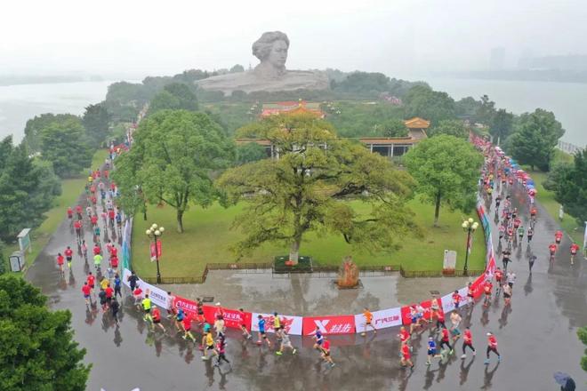 2019长沙国际马拉松雨中火辣开跑！驰骋一江两岸，感受星城巨变！