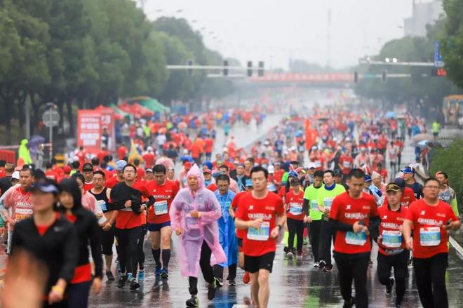 2019长沙国际马拉松雨中火辣开跑！驰骋一江两岸，感受星城巨变！