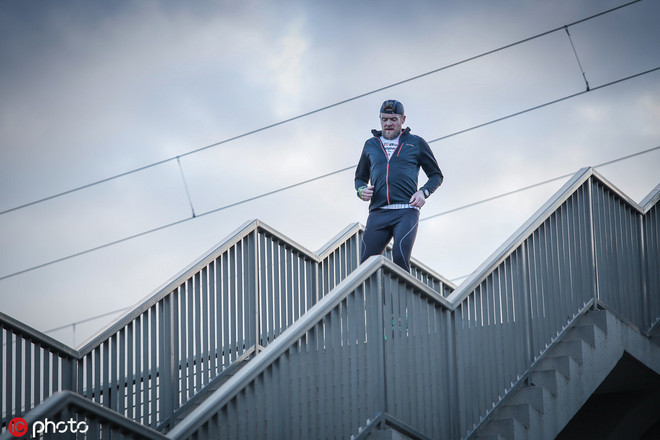 马拉松运动员为什么能够老而弥坚？