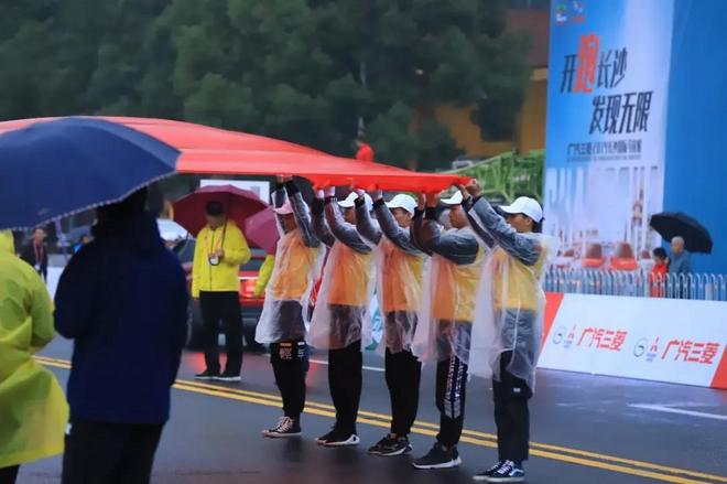 2019长沙国际马拉松雨中火辣开跑！驰骋一江两岸，感受星城巨变！