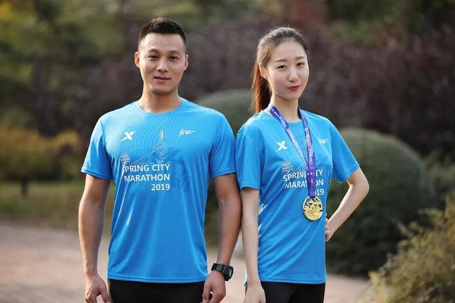 首届泉城（济南）马拉松赛事亮点全揭晓，奖牌服装尽显泉城特色
