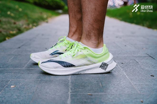 跑鞋 | 李宁䨻飞电竞速跑鞋 国产跑鞋的新巅峰