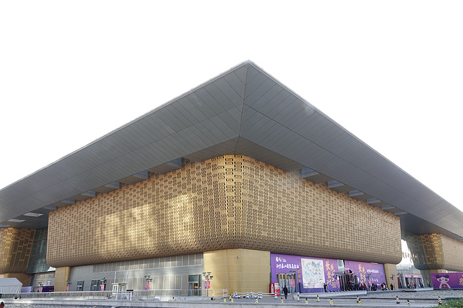 两万余人勇当“挑山工”，征战泰山马拉松！