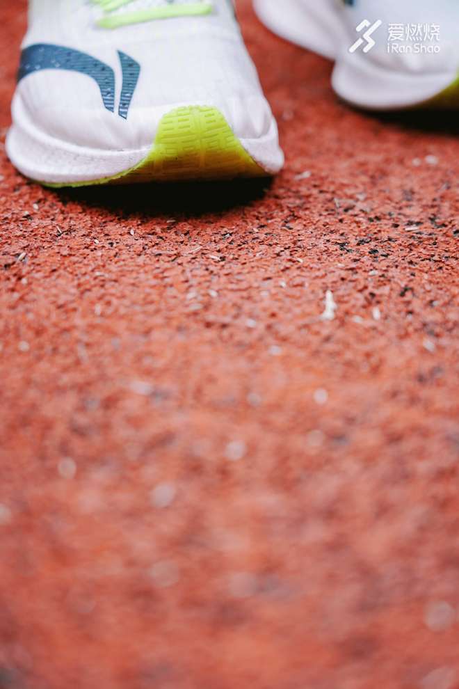 跑鞋 | 李宁䨻飞电竞速跑鞋 国产跑鞋的新巅峰