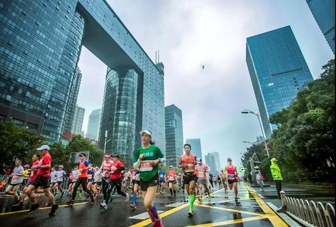 2019长沙国际马拉松雨中火辣开跑！驰骋一江两岸，感受星城巨变！