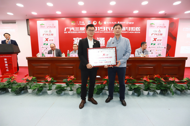 奖牌、服装惊喜亮相，2019长马跑出耀眼中国红！