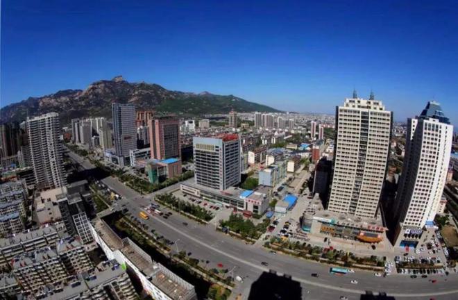 两万余人勇当“挑山工”，征战泰山马拉松！