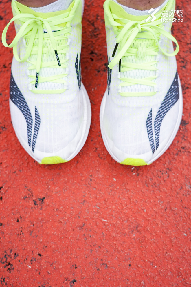 跑鞋 | 李宁䨻飞电竞速跑鞋 国产跑鞋的新巅峰