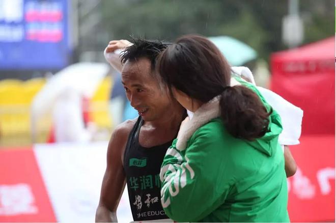 2019长沙国际马拉松雨中火辣开跑！驰骋一江两岸，感受星城巨变！