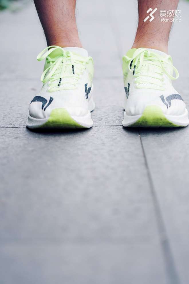 跑鞋 | 李宁䨻飞电竞速跑鞋 国产跑鞋的新巅峰