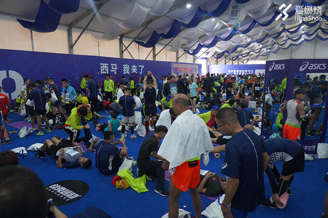 风雨中，西安马拉松燃爆全城！