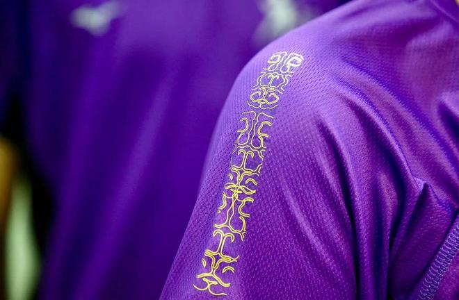 两万余人勇当“挑山工”，征战泰山马拉松！