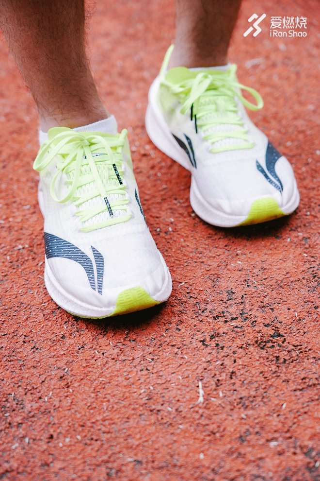 跑鞋 | 李宁䨻飞电竞速跑鞋 国产跑鞋的新巅峰