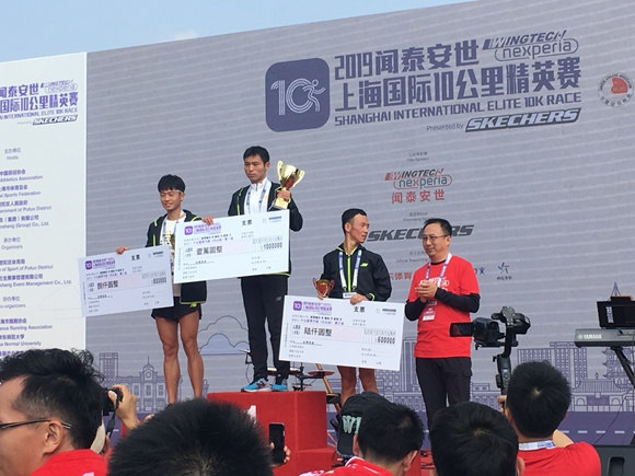 穿顶级跑鞋是作弊？跑步能赢真黄金！ | 跑圈十件事