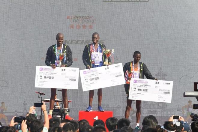 【上马10K精英赛】精英跑者竞逐普陀，点燃前进动力