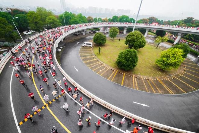 2019长沙国际马拉松雨中火辣开跑！驰骋一江两岸，感受星城巨变！