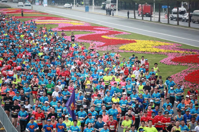 穿顶级跑鞋是作弊？跑步能赢真黄金！ | 跑圈十件事