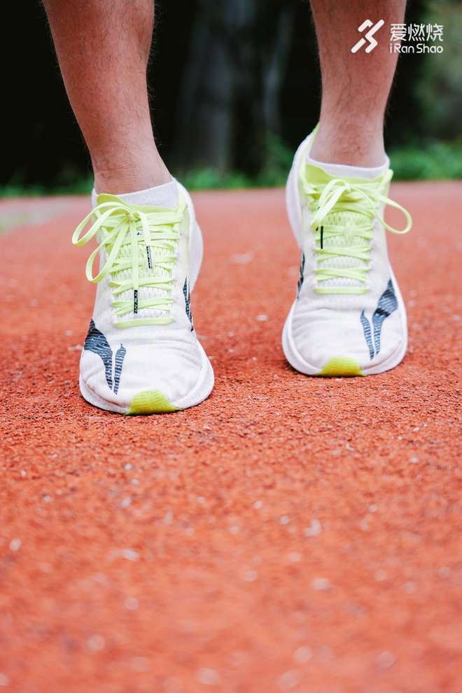 跑鞋 | 李宁䨻飞电竞速跑鞋 国产跑鞋的新巅峰