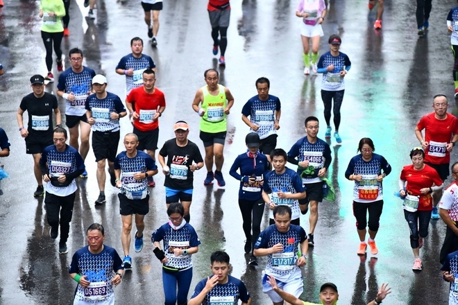风雨中，西安马拉松燃爆全城！