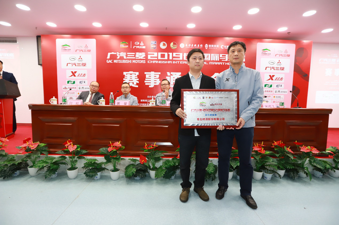 奖牌、服装惊喜亮相，2019长马跑出耀眼中国红！