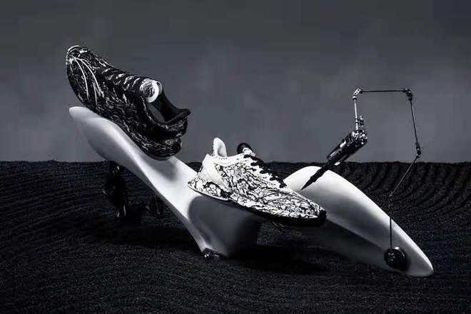 女子马拉松纪录诞生 相当于男子纪录1小时58分 | 跑圈十件事