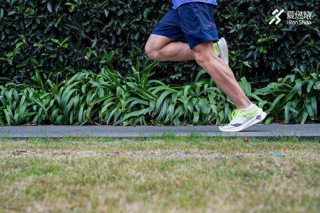 跑鞋 | 李宁䨻飞电竞速跑鞋 国产跑鞋的新巅峰
