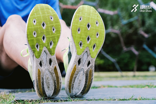 跑鞋 | 李宁䨻飞电竞速跑鞋 国产跑鞋的新巅峰