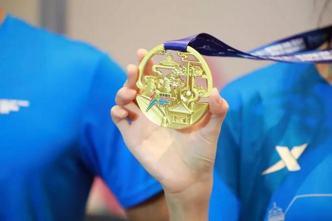 首届泉城（济南）马拉松赛事亮点全揭晓，奖牌服装尽显泉城特色