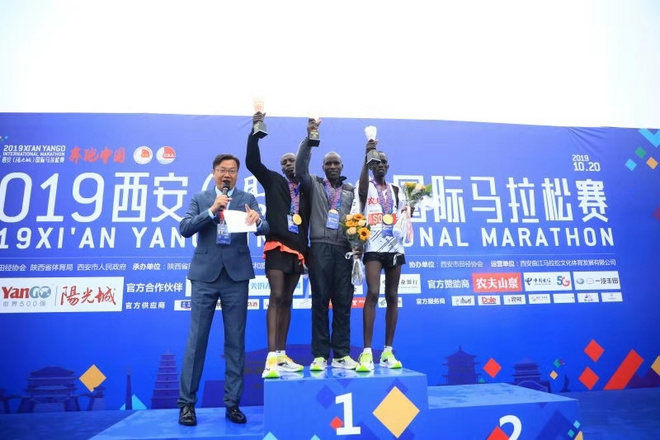 穿顶级跑鞋是作弊？跑步能赢真黄金！ | 跑圈十件事