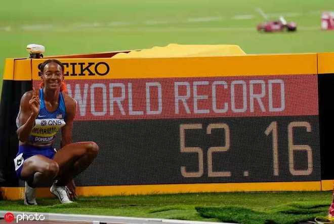 女子马拉松纪录诞生 相当于男子纪录1小时58分 | 跑圈十件事