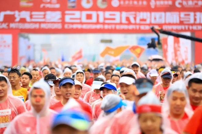 2019长沙国际马拉松雨中火辣开跑！驰骋一江两岸，感受星城巨变！