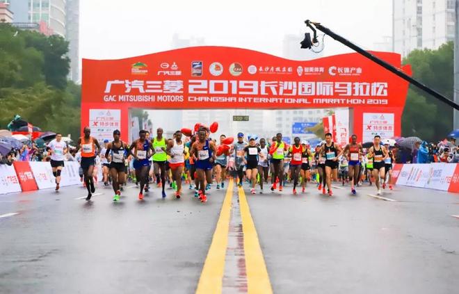 2019长沙国际马拉松雨中火辣开跑！驰骋一江两岸，感受星城巨变！