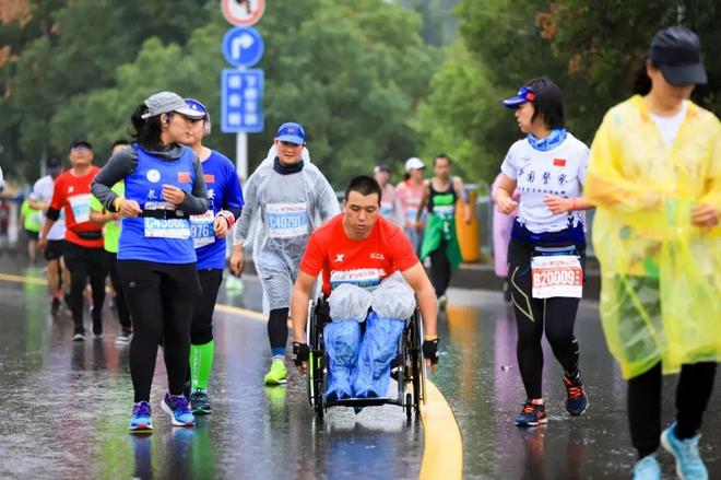 2019长沙国际马拉松雨中火辣开跑！驰骋一江两岸，感受星城巨变！