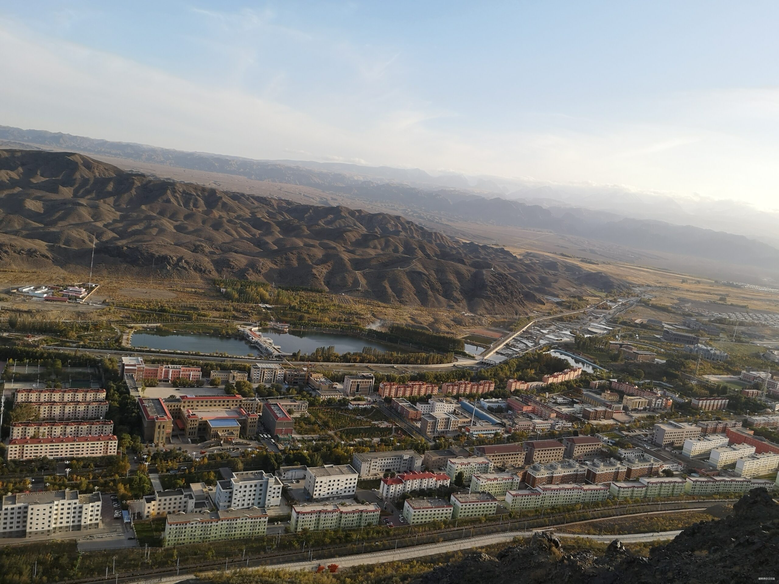 先穿胡杨林  再转幻彩湖——新疆伊吾胡杨林与幻彩湖两日两马赛记