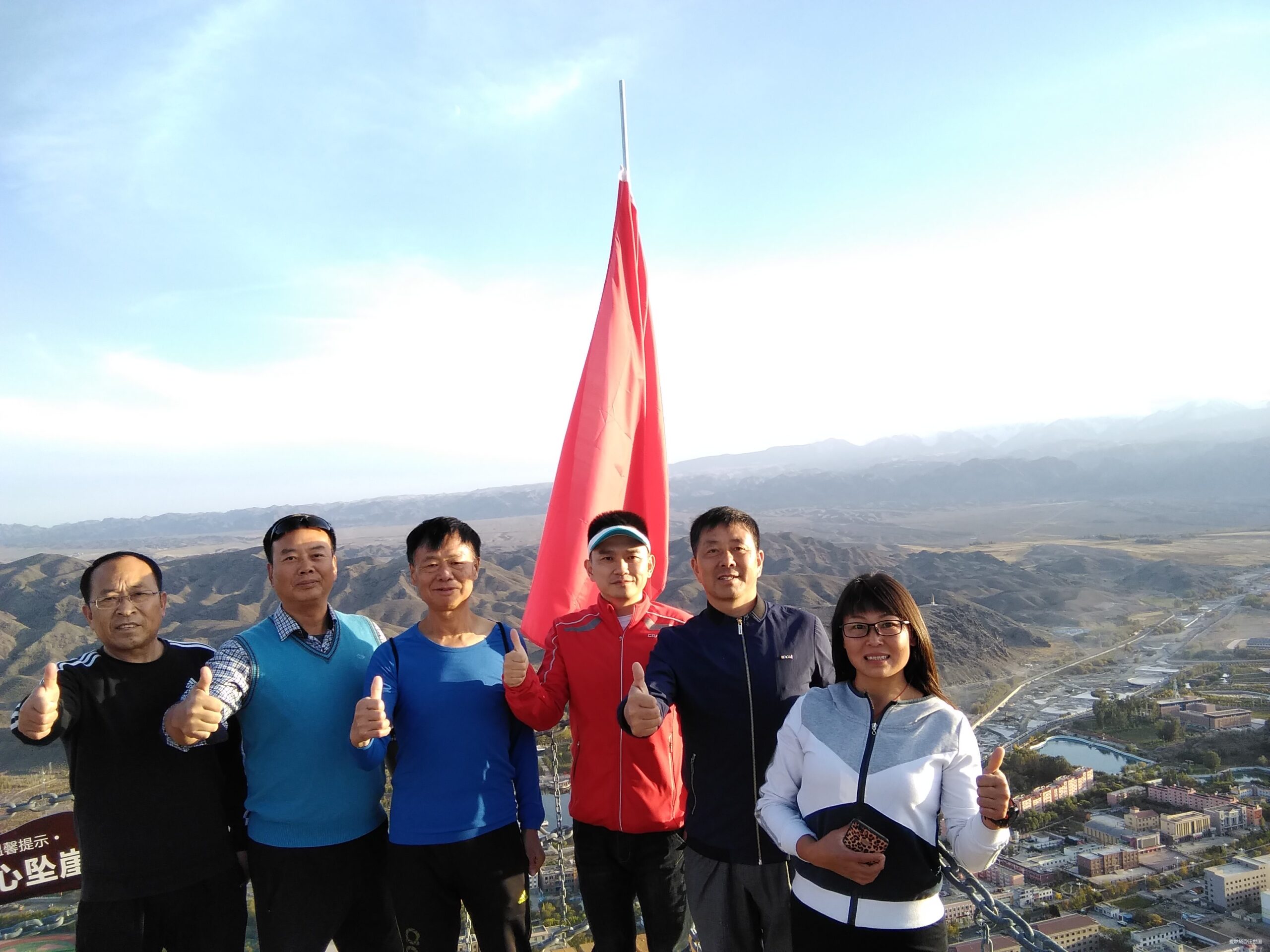 先穿胡杨林  再转幻彩湖——新疆伊吾胡杨林与幻彩湖两日两马赛记