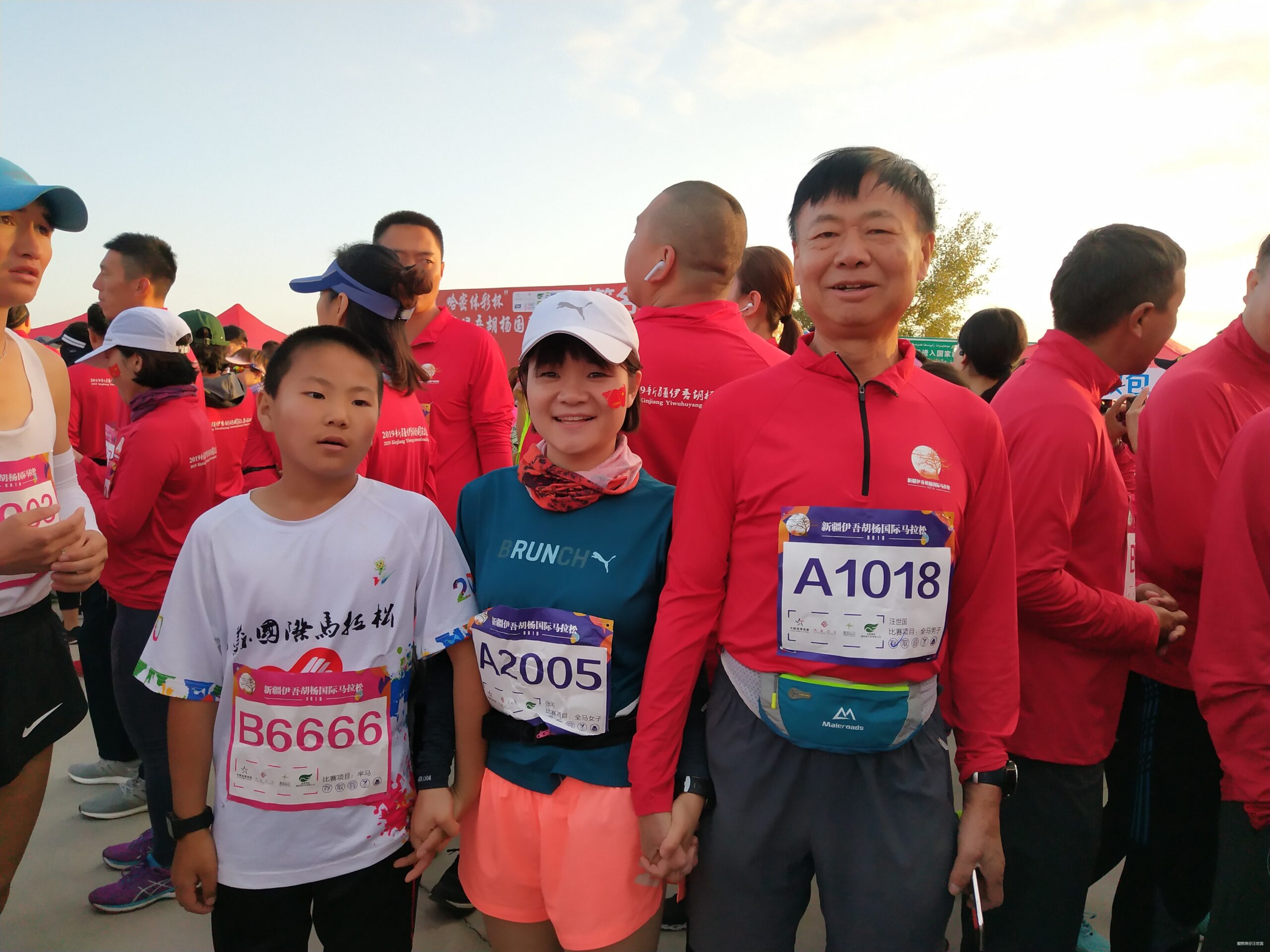 先穿胡杨林  再转幻彩湖——新疆伊吾胡杨林与幻彩湖两日两马赛记