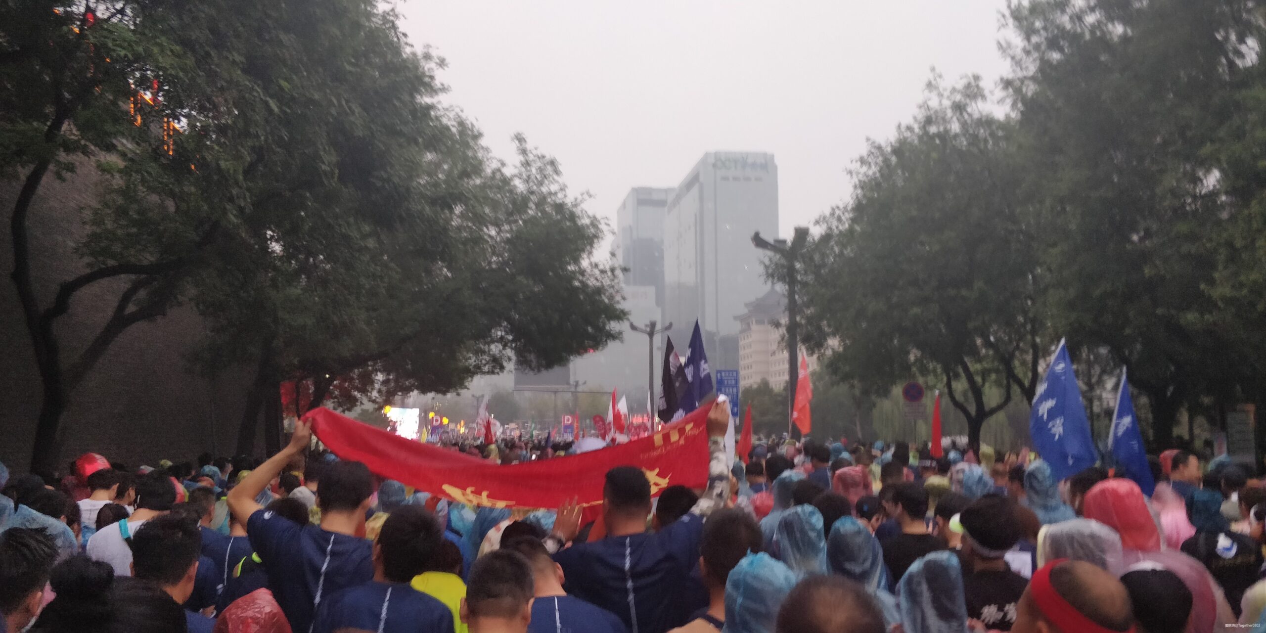 雨中看尽长安花——2019西安马拉松赛记