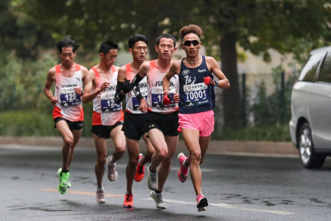 他们如何赢得“史上最热”上马？杨定宏、贾俄仁加、李芷萱师徒专访