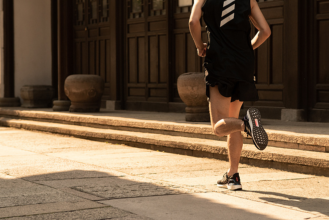 跑鞋上天，法力无边