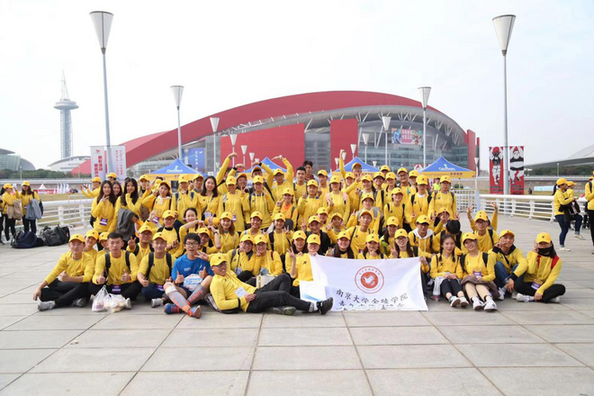 2109名“小青柠”服务南马赛事 “加油助威团”让参赛者仪式感满满