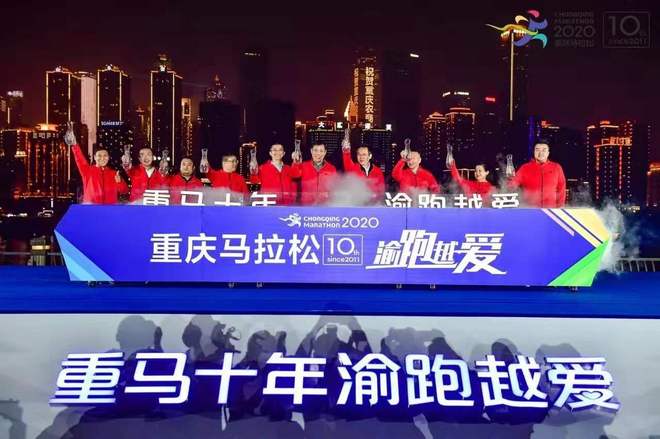 男女半马世界纪录保持者分获纽马男女冠军 | 跑圈十件事